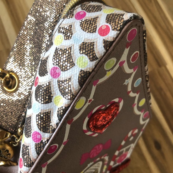 Betsey Johnson Kitsch gingerbread house Christmas Crossbody Bag new without tag - Picture 3 of 10